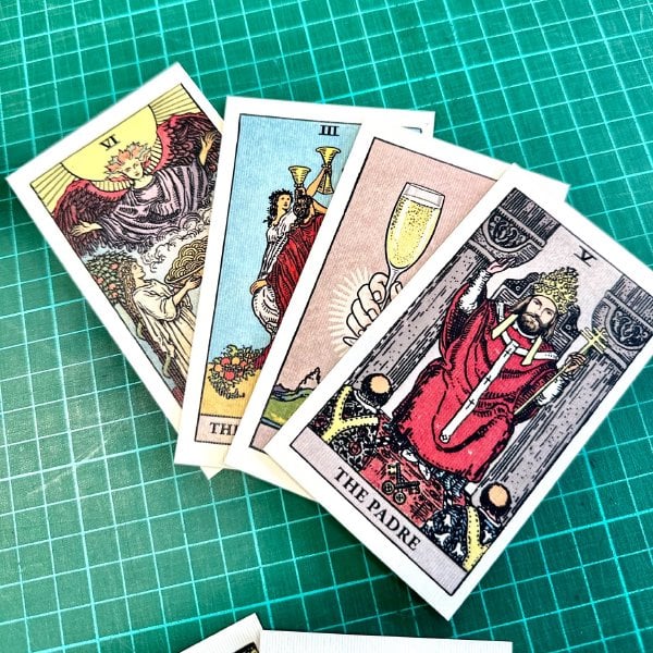 THE ART OF THE DECK: Premium Tarot Printing. 🌙
Check out this stunning set of custom-printed …